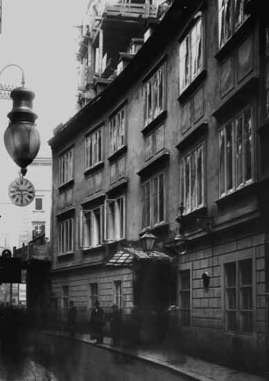 Schwarz-Weiß Foto mit Außenansicht vom Hotel König von Ungarn in früheren Jahren