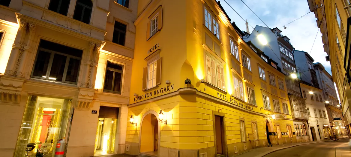 [Translate to en:] Hotel König von Ungarn außen