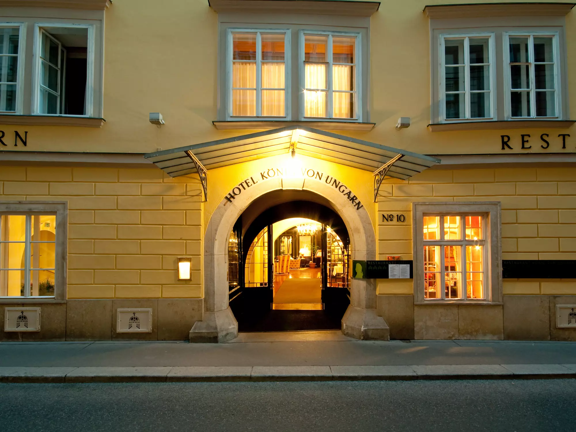 Eingang Hotel König von Ungarn